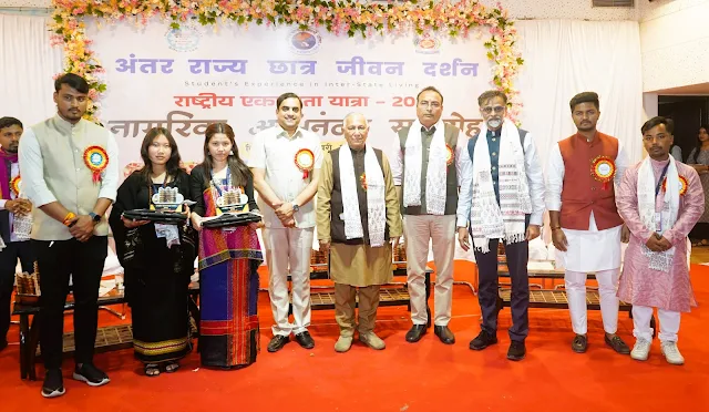 ABVP National Integration Yatra 2025 Indore: Former Governor VS Kokje, Mangesh Joshi, Manoj Srivastava, and Pushyamitra Bhargava, Sachin Bansal at Devi Ahilya Bai Holkar University.