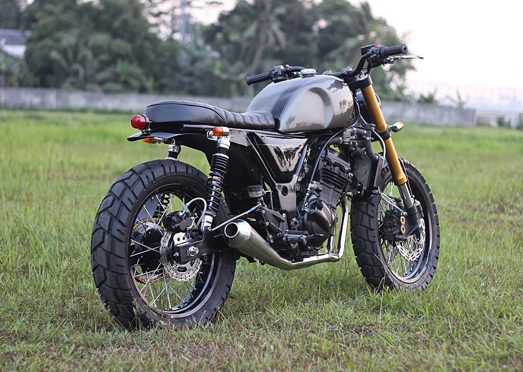 Sexta Insana Ninja 250 Tracker by Studio Motor Garagem 