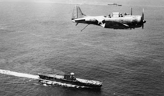 SBD-3, sobre o USS Enterprise (CV-6) e USS Saratoga (CV-3) em dezembro de 1942