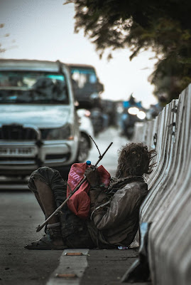 Anxious (poor people)appeal to the government for help