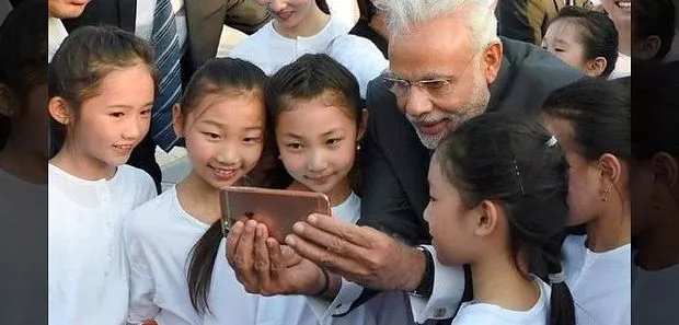 What Phone Prime Minister Narendra Modi Uses?