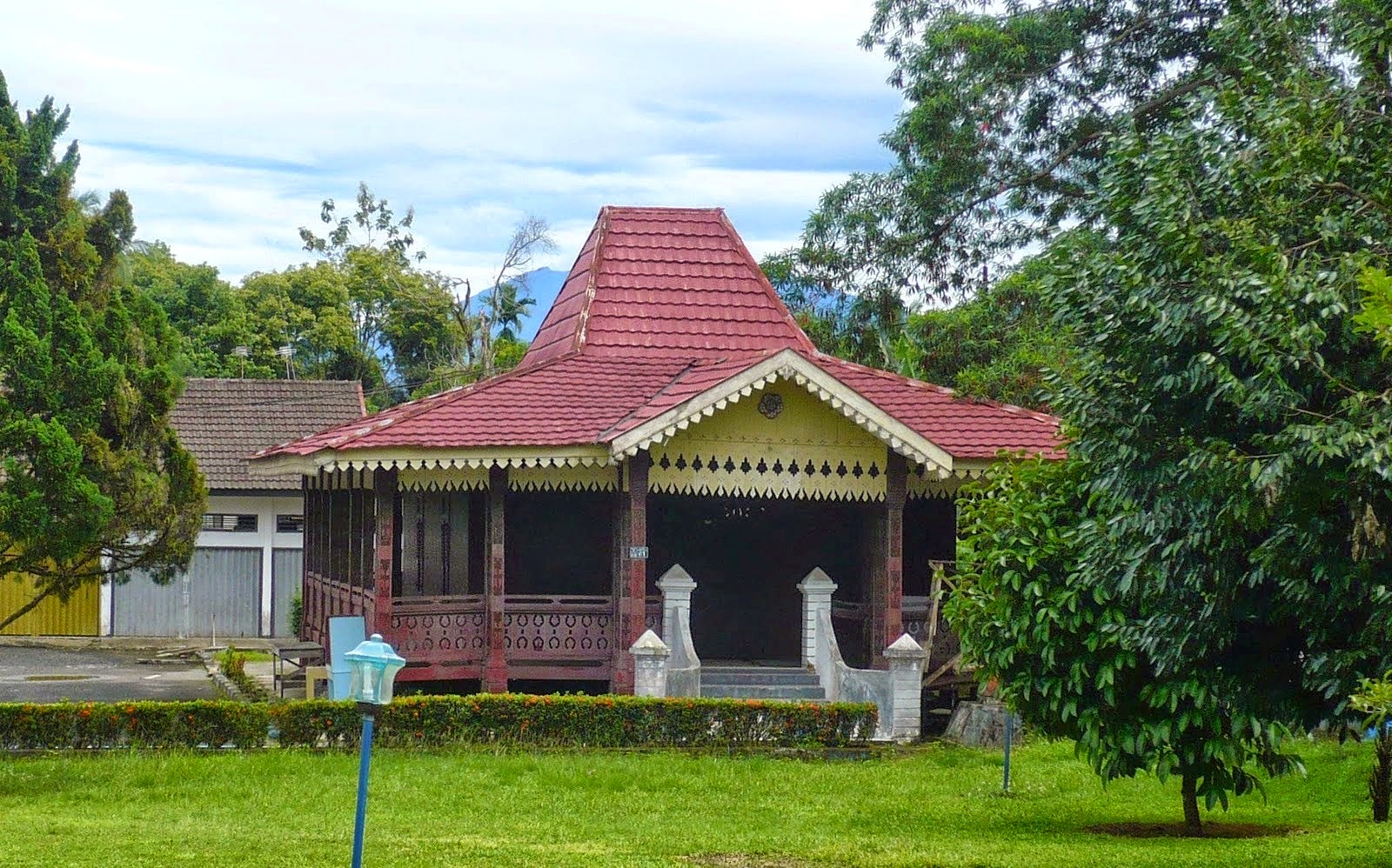 Rumah Adat Tradisional Lengkap Beserta Gambar dari setiap 