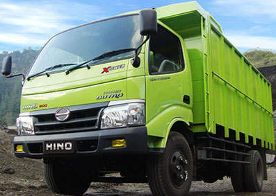 Gambar Truk Tronton - warna hijau truk hino