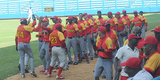 El histórico triunfo 67 —puede crecer en las venideras jornadas— llegó con un nocao 16-1 sobre los Alazanes granmenses