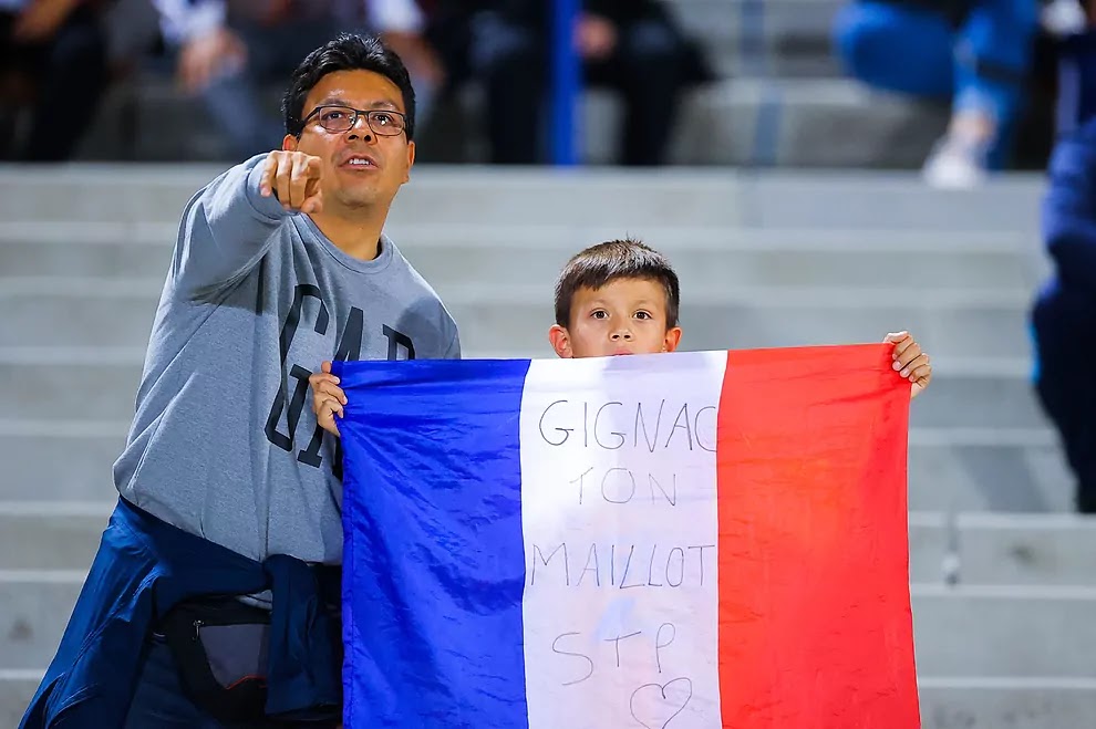 ¡Enorme gesto de André-Pierre Gignac! Le regala su playera a un niño, que llora de emoción