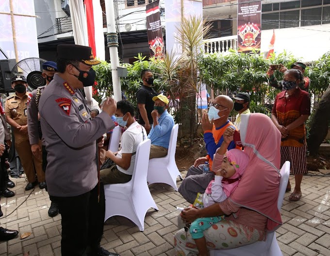  Kapolri Minta Jajaran Terus Bantu Warga dan Gelorakan 'Ayo Pakai Masker dan Ayo Segera Vaksin' 