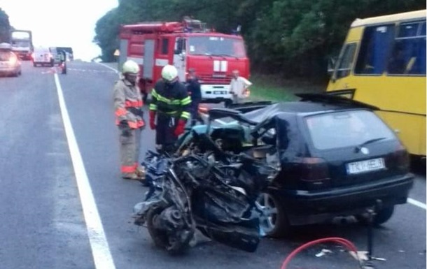 У Тернопільській області зіткнулися два авто, є жертви