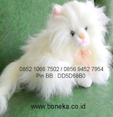 boneka kucing