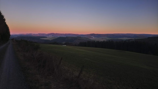 Sauerland wandern Wetter blog Meschede hoher Ransen caller Schweiz Bestwig Olsberg Winterberg Schmallenberg hunau goldener Strauch Schluchtgebirge Rothaarkamm X23 Schieferweg X16 Kaiser-Otto-Weg X14 Astenweg X27 Friedrich-Wilhelm-Grimme-Weg Höhenflug