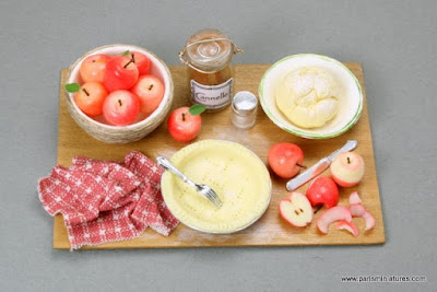 Paris Miniatures Making an apple pie preparation board - Miniature Food - Emmaflam and Miniman