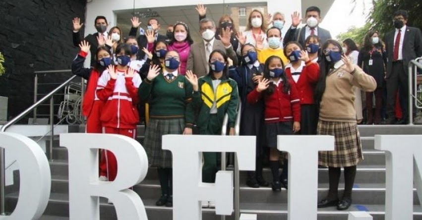 MINEDU: 14 estudiantes peruanas irán a la NASA