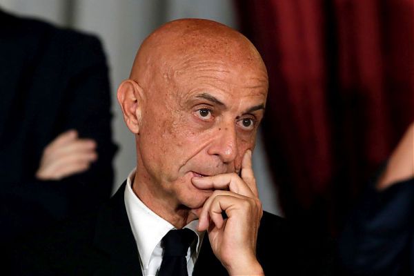 Minniti: "Il gruppo di Visegrad ha messo all’angolo il nostro Paese"