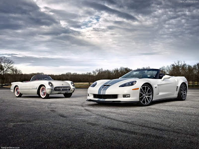 Chevrolet-Corvette_427_Convertible_2013_and_classic_Corvette