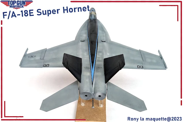 Réalisation de la décoration du F/A 18 Topgun