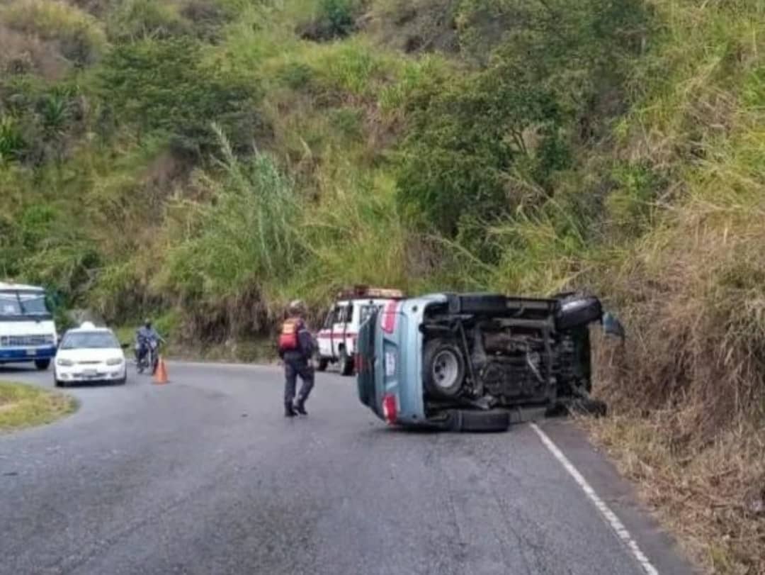 Colisión entre dos camionetas dejó cuatro lesionados en la Trasandina