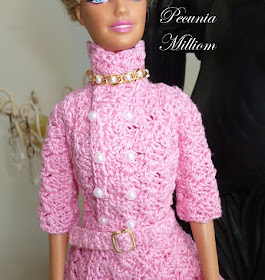 Casaco de Crochê Com Saia Godê Para Barbie  Por Pecunia MillioM detalhe