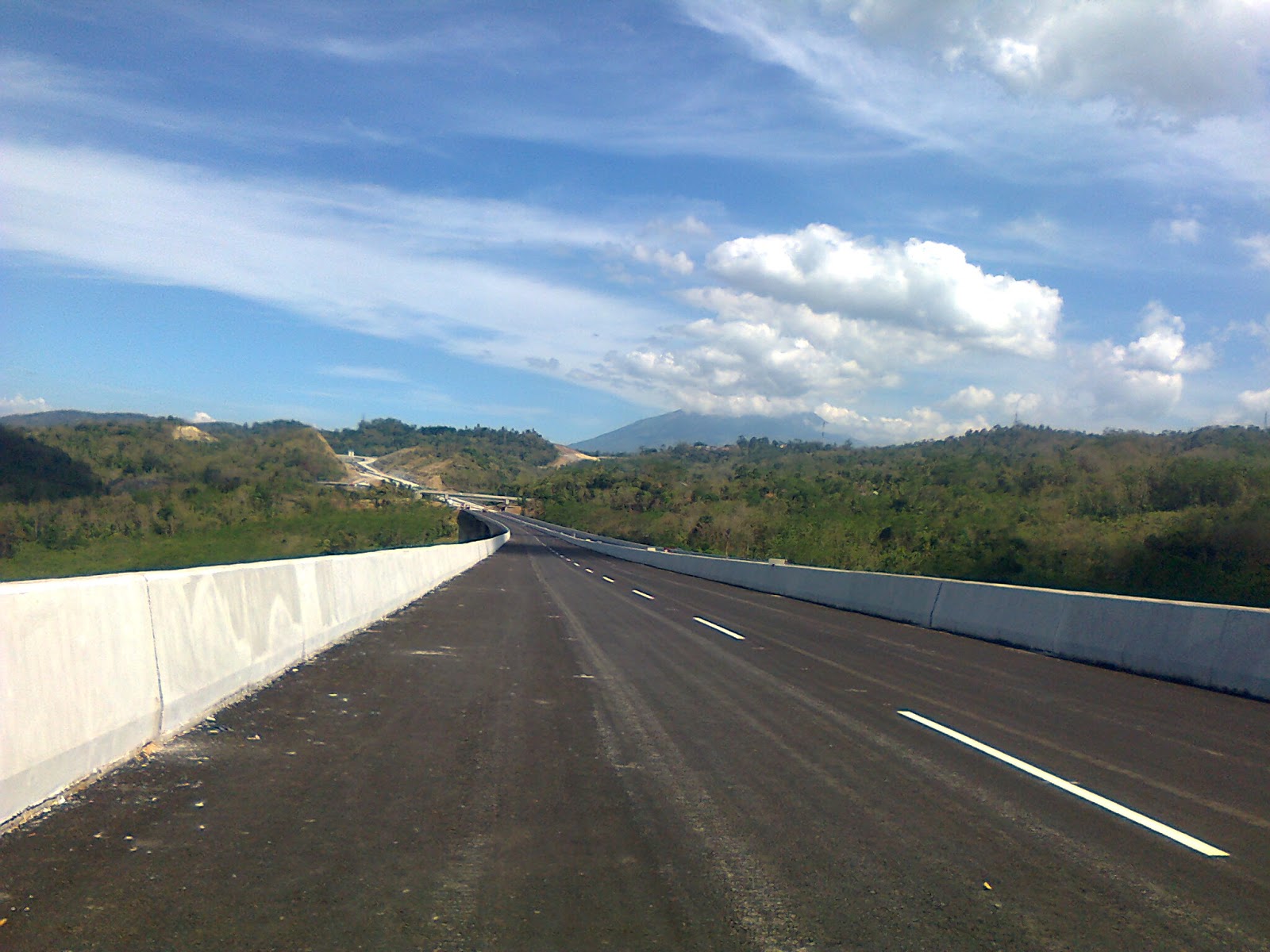 Indahnya Pemandangan alam di ruas jalan toll Ungaran Bawen 