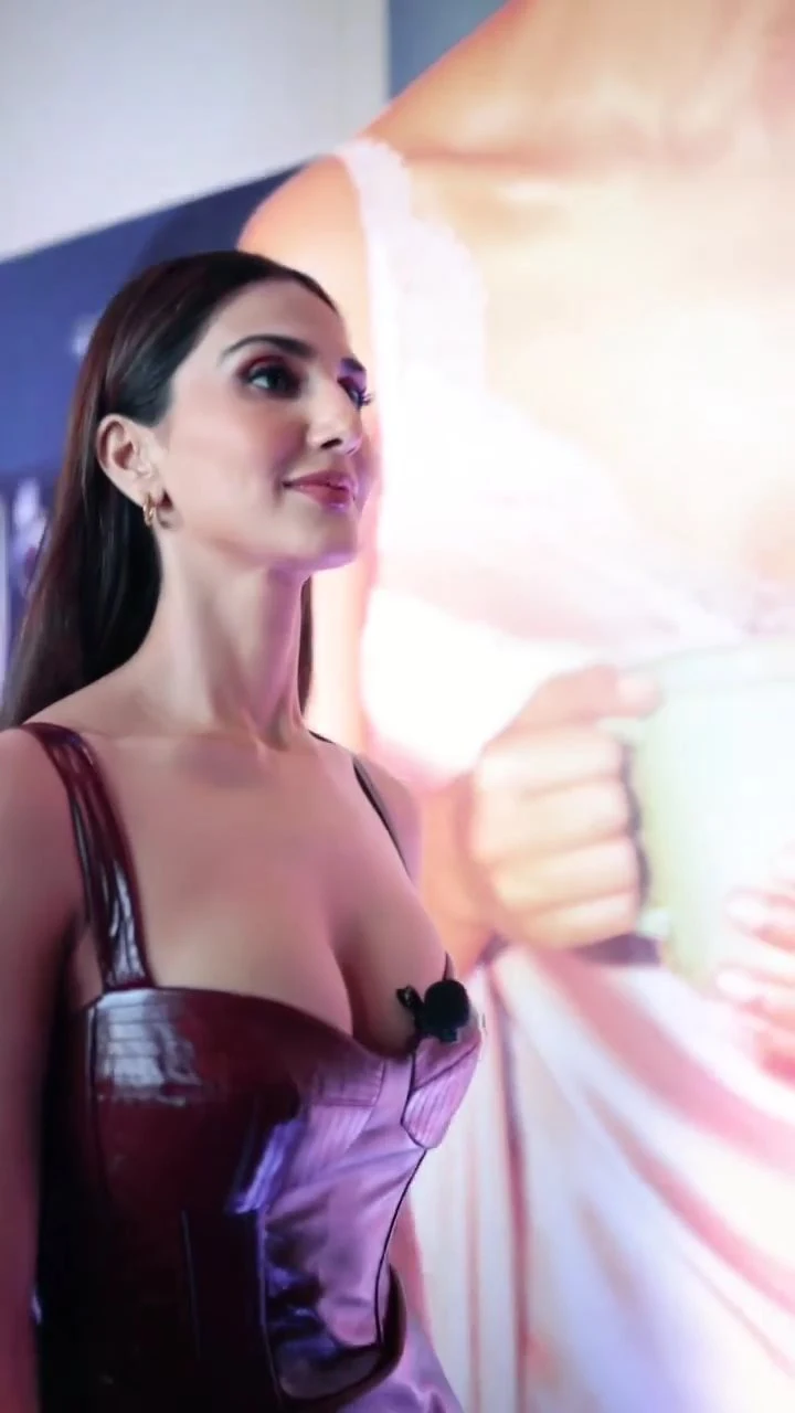 Vaani Kapoor latex dress cleavage sexy legs