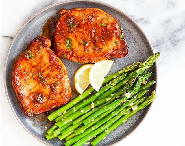 Easy Honey Garlic Pork Chops #dinner #pork