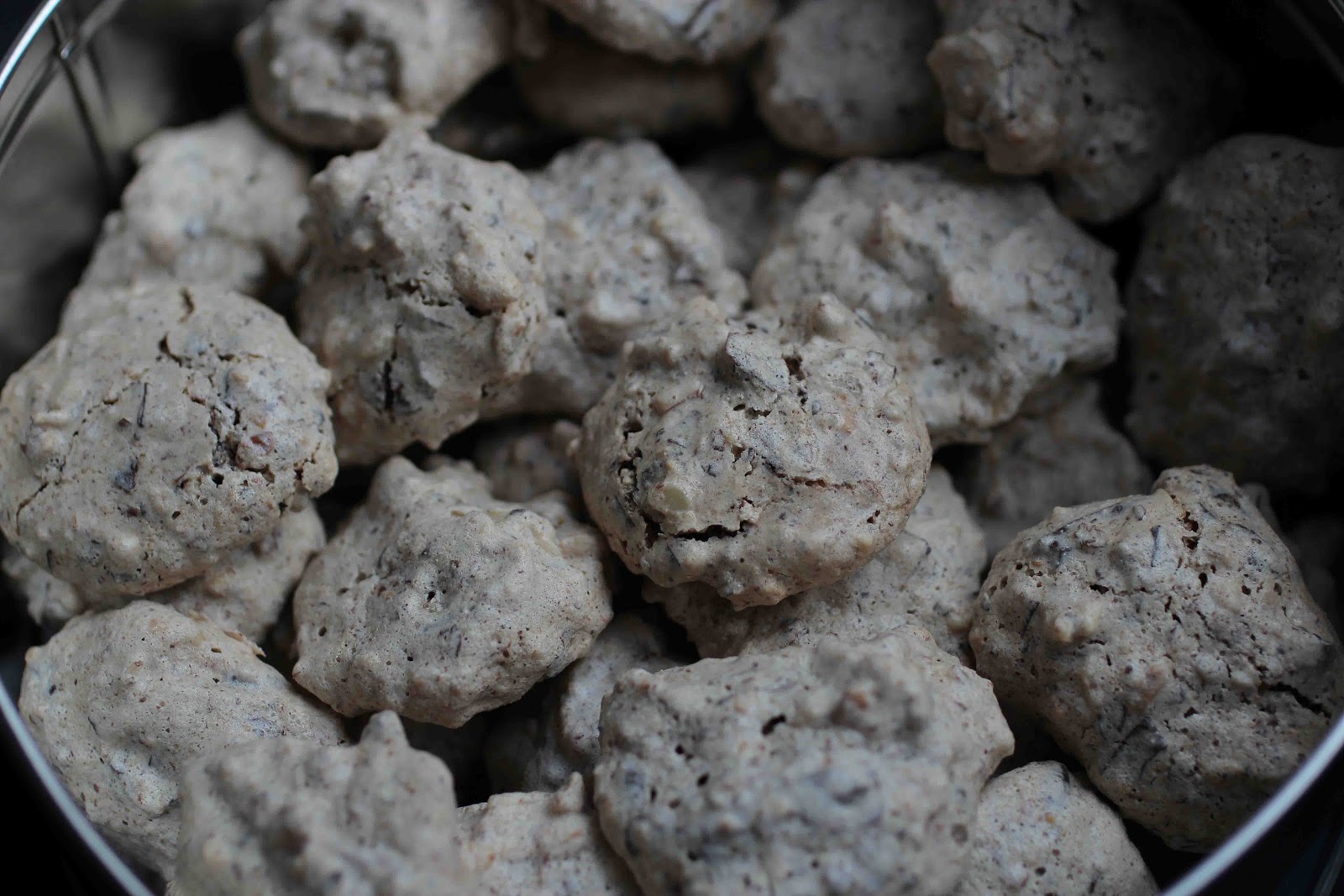 aide de petites cuillÃ¨res, dÃ©poser de petits tas de cette pÃ¢te ...