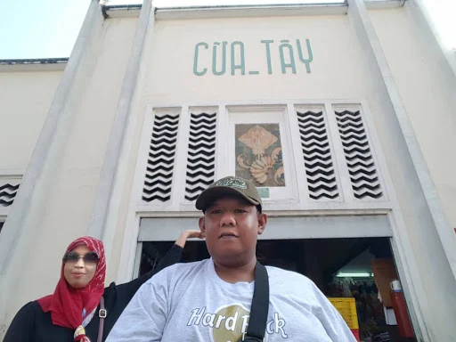 MEMBELI BELAH DI PASAR BEN THANT VIETNAM
