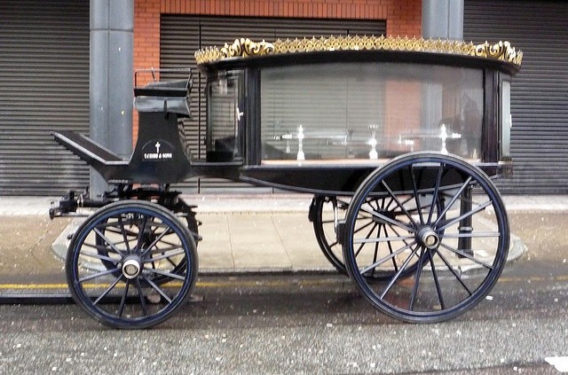Antiguo coche Fúnebre en el siglo XIX.