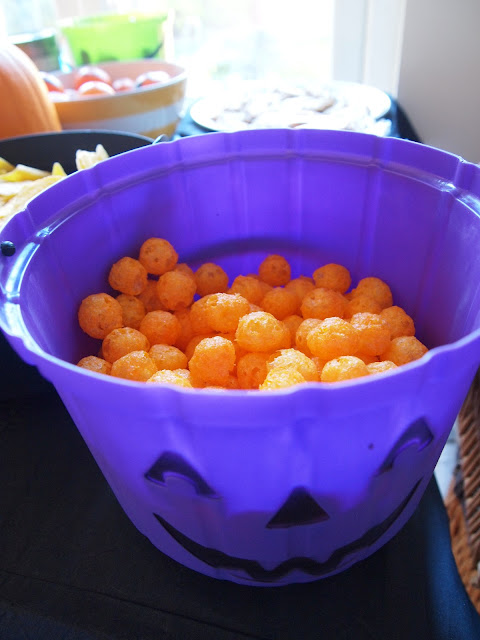 Party Pieces purple pumpkin bucket with cheesy ball 'pumpkins'