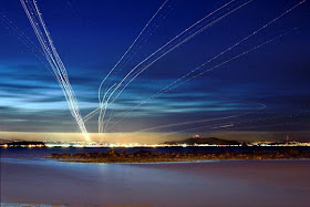 Skyline Jejak Pesawat Di Rubah Menjadi Sebuah Seni Oleh Fotographer [ www.BlogApaAja.com ]