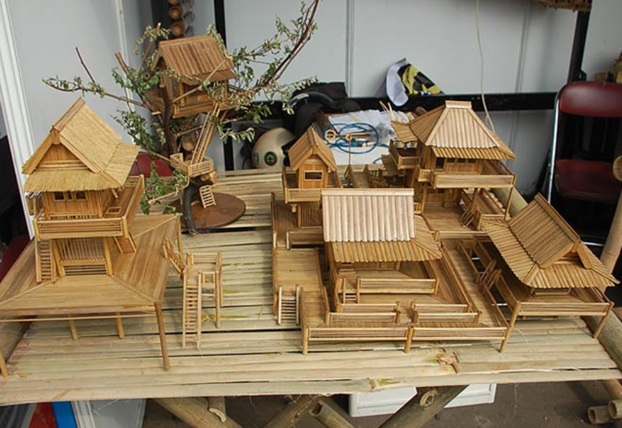 Inspirasi Peluang Bisnis Miniatur  Dari  Bahan Bambu dan 