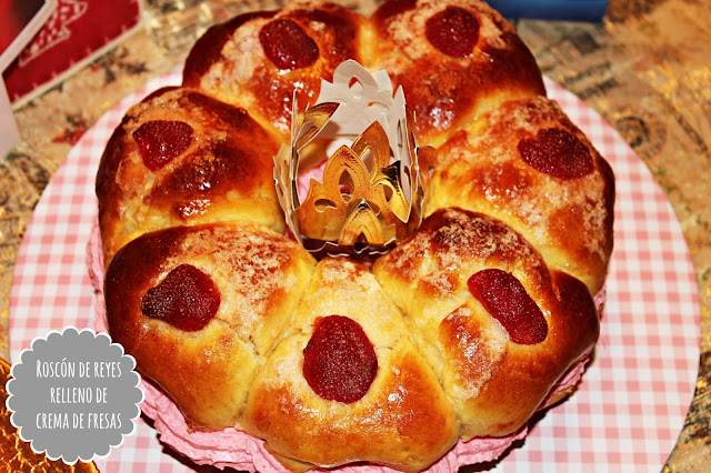 ROSCÓN DE REYES RELLENO DE CREMA DE FRESAS