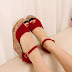 Wedges Sendal Merah Motif Kayu