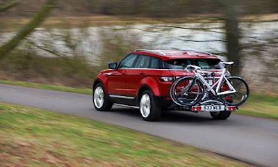 Range-Rover-Evoque-Bicycle-road