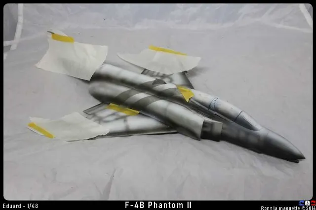 La réalisation de la décoration du F-4B Phantom II d'Eduard au 1/48.