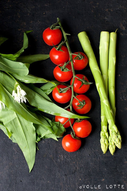 Eingelegter grüner Spargel mit Ziegenjoghurt-Dip, Spargel, Spargelzeit, kochen, lecker, Frühling 