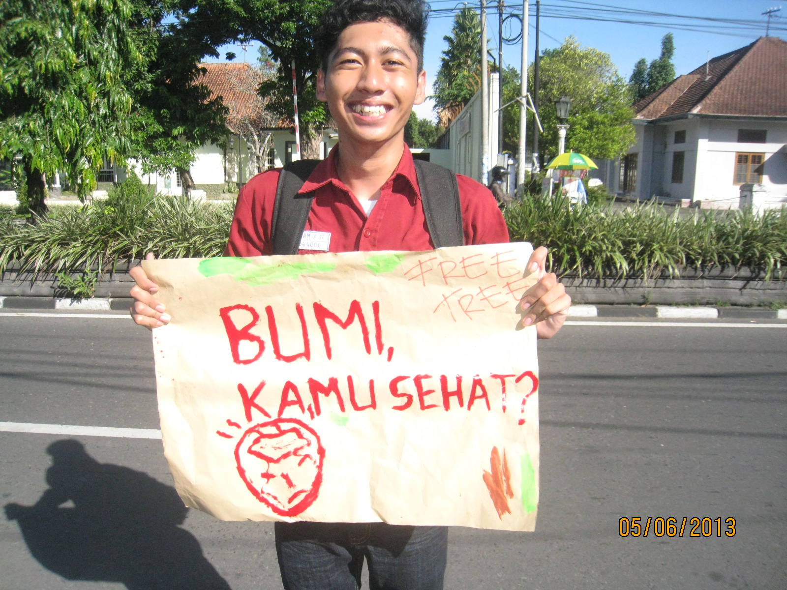 Beberapa orang memperingati hari lingkungan hidup sedunia dengan cara mereka sendiri dan melakukan kegiatan yang dianggap berguna bagi lingkungannya