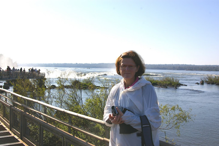 Claudie et son imper "Iguazu"