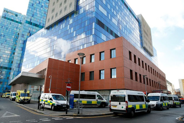 Photo of the front of the Royal London Hospital at Whitechapel.