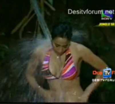 Sweta tivari sexy bikini photo on reality show