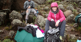 Inma-al-sol-en-el-campamento-de-Karanga-después-de-la-tormenta