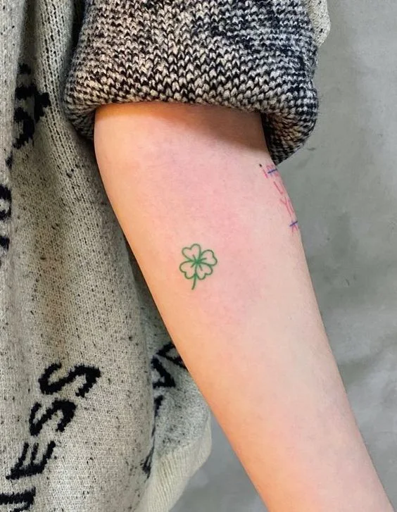 Mini tatuajes para mujeres de más de 40