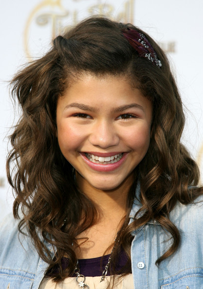 pictures of zendaya and bella. ella-thorne-i-zendaya-