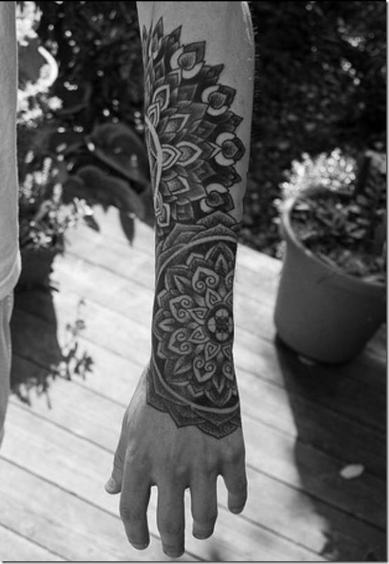 mandala_de_lavant-bras_tatouage_pour_les_hommes