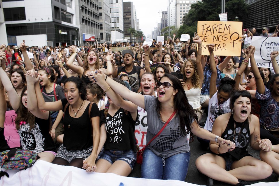 35 Photos Of Protesting Women That Portray Female Power - Brazil