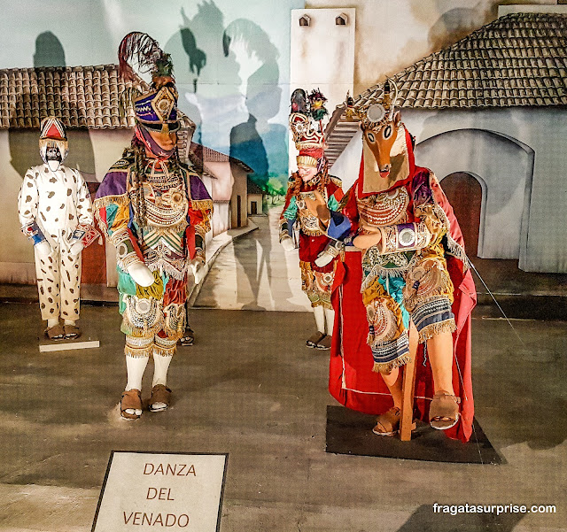 Rituais populares tradicionais das comunidades guatemaltecas reproduzidos no Museu de Arqueologia e Antropologia da Cidade da Guatemala