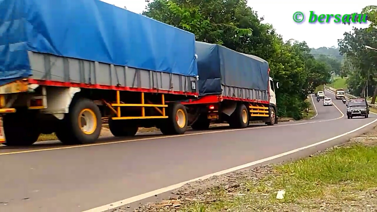 TRUCK KONTAINER TRUK  GANDENG  TRUCK TRAILER CAR CARRIER 