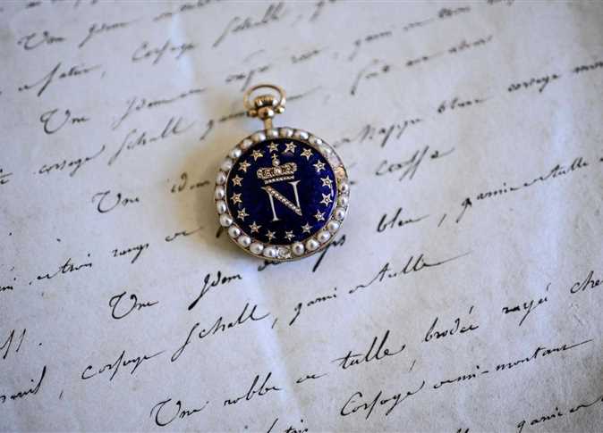 A piece of cloth stained with "Napoleon" blood at auction ... Know the price (photos)