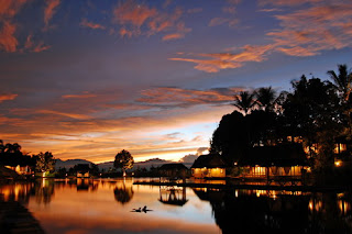 Suasana kampung Sampireun