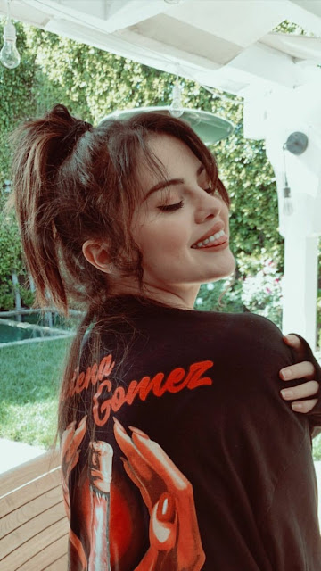 Selena Gomez Cute HD Wallpapers Download