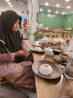 [ Kuliner ] Sop dan Sate Haji Beni Mantul Kalimulya Pasar Pucung Depok