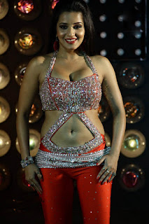 Ayesha-Mukhi-navel-show